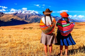 Jeunes femmes des Andes centrales.